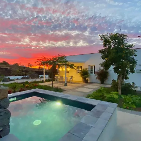 Hébergement de vacances Casa Aura, Increibles Vistas Al Mar Y Piscina Privada *